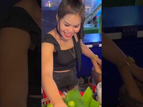 Beautiful and Hard Working | The Most Popular Som Tam Girl in Pattaya