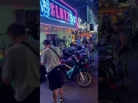 Just normal night in Pattaya streets #travel2023 #thailand #traveler #pattayastreetfood #girls