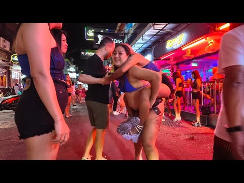 Pattaya, Thailand: Attack of the Bar Girls at Soi 6 in 2024