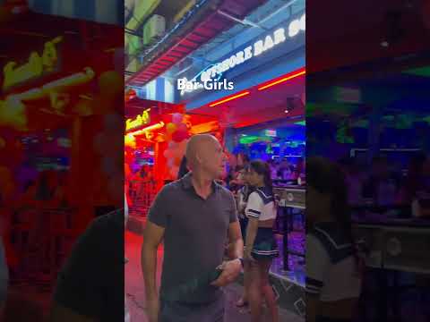 Soi 6 Pattaya Evening Scene Bar Girls