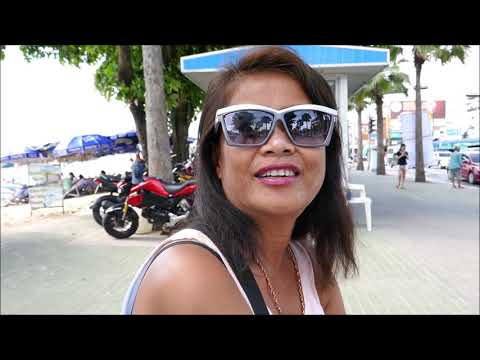 Talking to a nice older Thai Lady at Pattaya Beach
