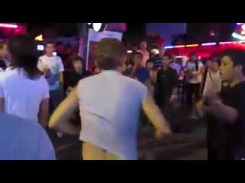 Thai girls fight foreigner man on pattaya walking street thailand