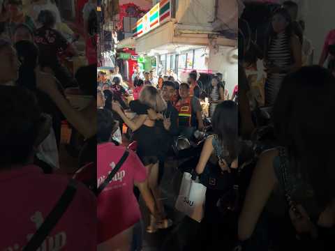Thai girls fighting in walking street #pattaya #walkingstreetpattaya #thailand #fighting #thais