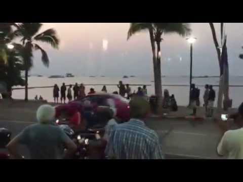 Thai Hookers Fighting on Pattaya's main Beach Road