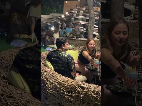 This Thai girl sings really well – #travel #beach #pattaya  #livemusic #thaifood #vacation