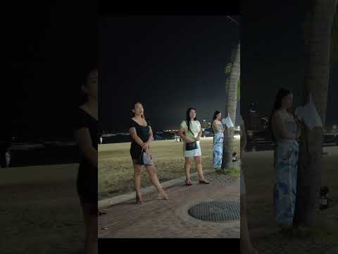 Lonely freelancers on the beach road. #shorts #thailand #pattaya #beautifulgirl