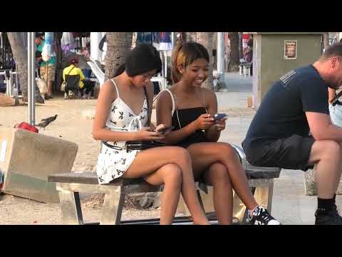 Many pretty ladies man looking around for beautiful #ladies #pattaya #beach_road_pattaya_today