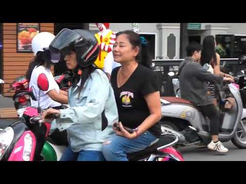 Pattaya street of many beautiful ladies everywhere in #thailand #soi7pattaya